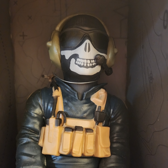 Lt. Simon 'Ghost' Riley Figure - Picture 2 of 5